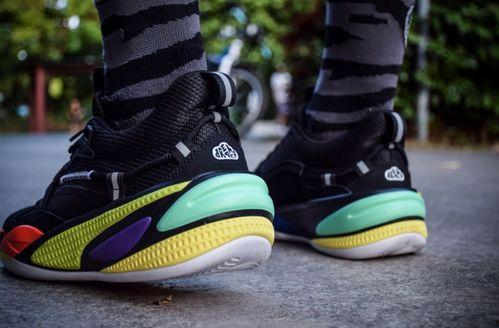 2024最新球鞋爆料,最新爆料揭秘年度爆款鞋款 第2张 2024最新球鞋爆料,最新爆料揭秘年度爆款鞋款 第2张